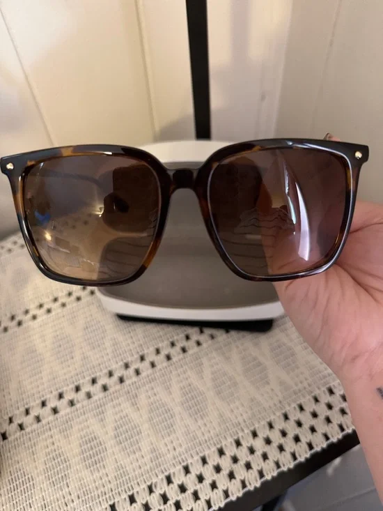 Michael Kors Classic Square Brown Tortoiseshell Sunglasses (NWOT) - Picture 3 of 4